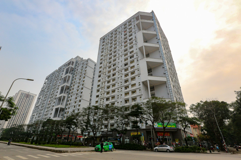 Bộ Tư lệnh Thủ đô có trách nhiệm thành lập bộ máy, tổ chức quản lý vận hành khu cách ly tập trung này. Dự kiến có 30 y bác sĩ bảo đảm y tế tại khu cách ly tập trung nhà ở Mỹ Đình II. (Ảnh: Minh Sơn/Vietnam+)