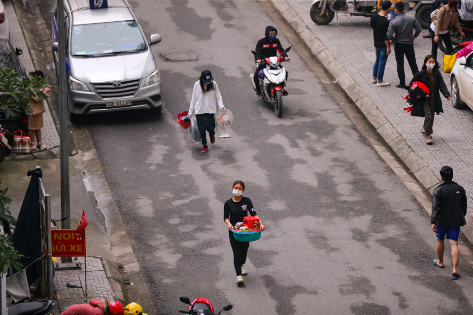 Theo một số sinh viên, trong khu ký túc toà D1 và D2 sẽ cho phép sinh viên được ở lại. Những phòng nào trong hai khu này còn trống sẽ được bố trí sinh viên vào đây. (Ảnh: Minh Sơn/Vietnam+)