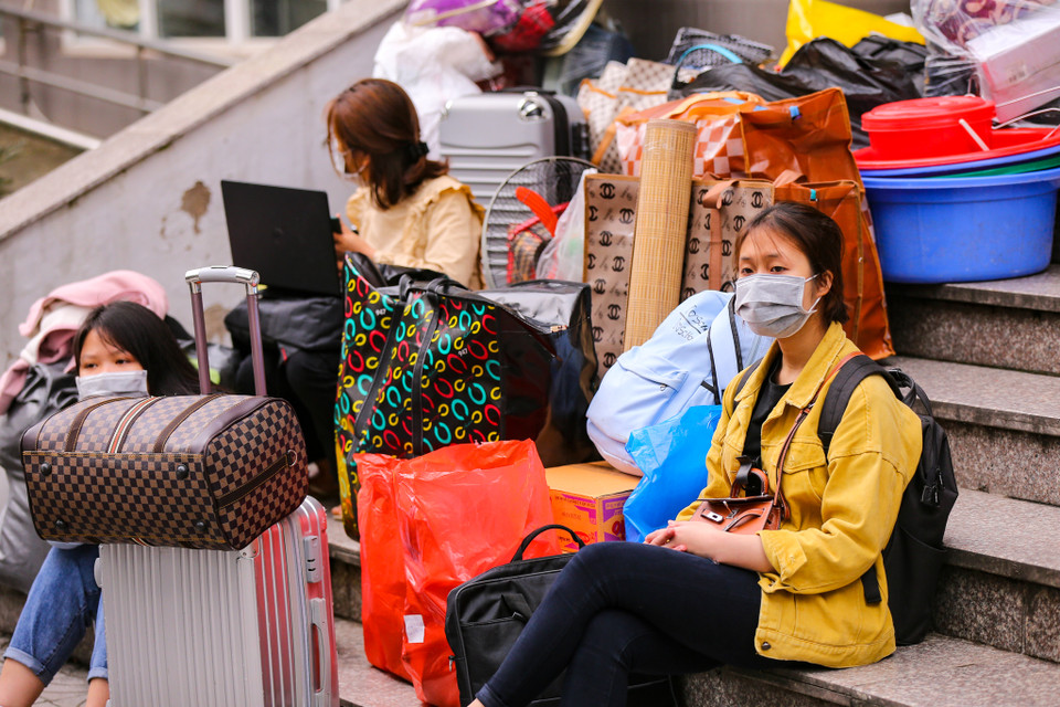 3 tòa nhà ở khu sinh viên Mỹ Đình II có thể làm khu cách ly tập trung cho khoảng 4.800 người. Thành phố Hà Nội sẽ bố trí tầng 1 và 2 các tòa nhà dành cho cán bộ, nhân viên phục vụ (200 chỗ), còn từ tầng 3 đến tầng 21 làm khu cách ly tập trung. (Ảnh: Minh Sơn/Vietnam+)