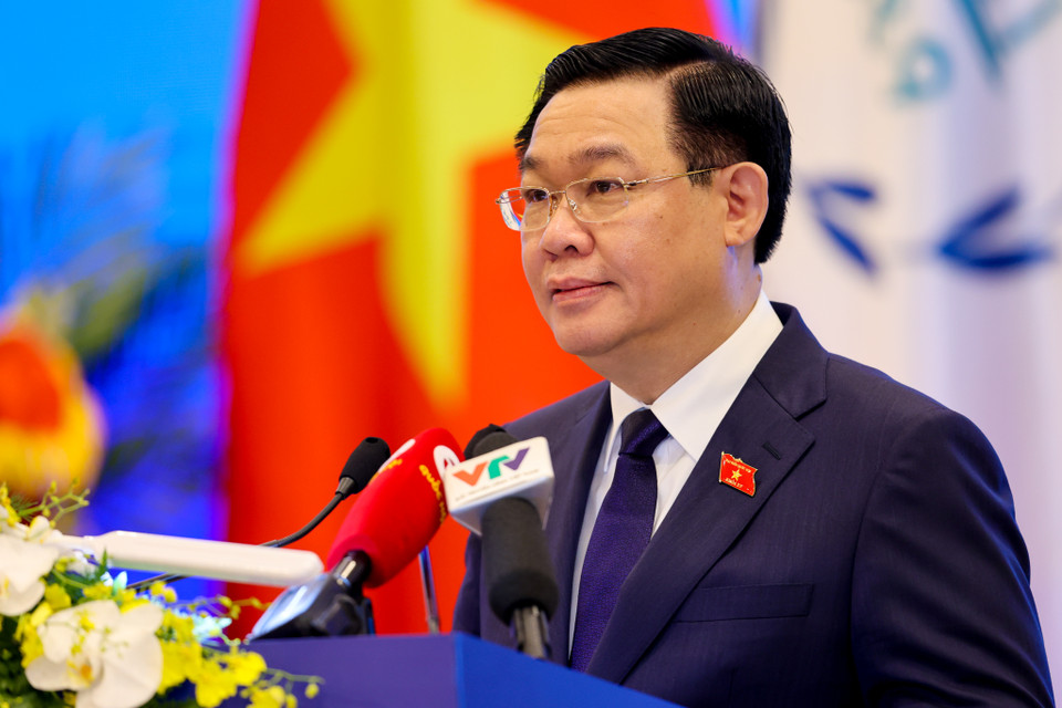 Chủ tịch Quốc hội Vương Đình Huệ đã có phát biểu quan trọng chào mừng 120 đại biểu quốc tế và 300 đại biểu trong nước tham dự hội nghị. (Ảnh: Minh Sơn/Vietnam+)