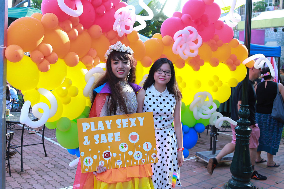 Chương trình thu hút rất nhiều bạn trẻ trên Thủ đô tham gia, đặc biệt là những bạn trẻ thuộc cộng đồng LGBT. (Ảnh: Vietnam+)