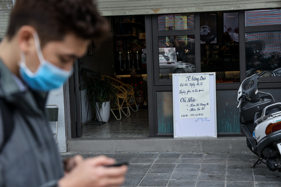 Ngoài ra, chính quyền cũng khuyến khích việc mang đồ ăn về nhà, tránh tụ tập đông người. (Ảnh: Minh Sơn/Vietnam+)