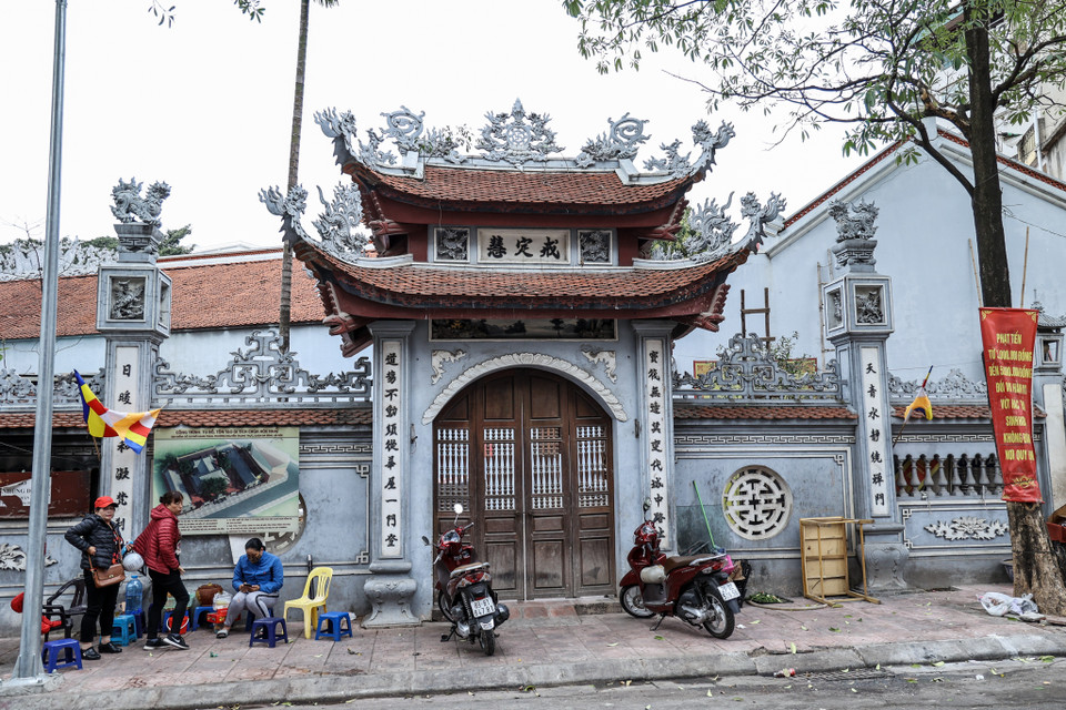 Một số cơ sở di tích đền, chùa trên địa bàn thành phố Hà Nội đã thực hiện nghiêm túc việc đóng cửa, ngừng tiếp nhận du khách. (Ảnh: Minh Sơn/Vietnam+)