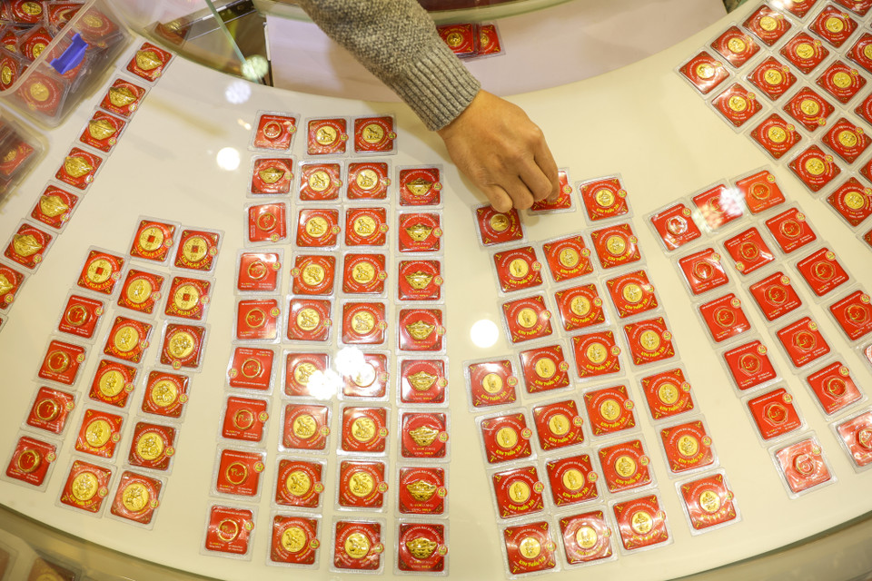 Sản phẩm vàng ép vỉ với trọng lượng đa dạng đáp ứng linh hoạt khả năng tài chính của từng khách hàng. (Ảnh: Minh Sơn/Vietnam+)