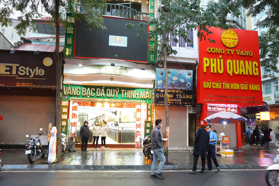Ngày Vía Thần Tài nhiều cửa hàng vàng ghi nhận tình trạng vắng vẻ khác hẳn mọi năm. (Ảnh: Minh Sơn/Vietnam+)