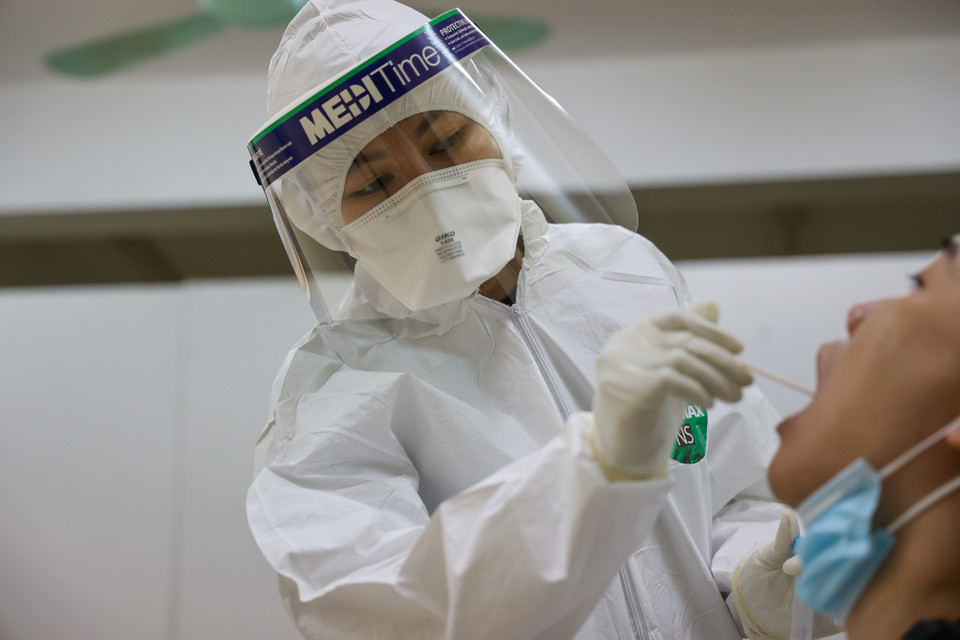 Do ảnh hưởng của dịch COVID-19, lễ giao nhận quân năm 2021 sẽ được tổ chức ngoài trời, trong khoảng 20 phút, dừng tất cả phần hội. (Ảnh: Minh Sơn/Vietnam+)