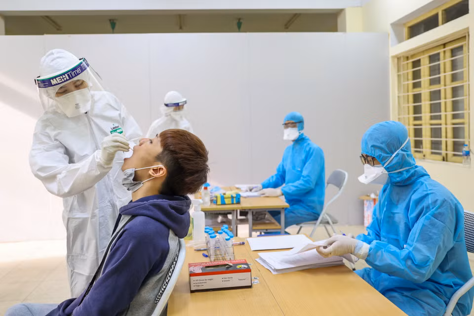 Năm 2021, thành phố Hà Nội được giao tuyển chọn và gọi 3.500 công dân nhập ngũ thực hiện nghĩa vụ quân sự và hơn 1.000 công dân nhập ngũ thực hiện nghĩa vụ công an nhân dân. (Ảnh: Minh Sơn/Vietnam+)