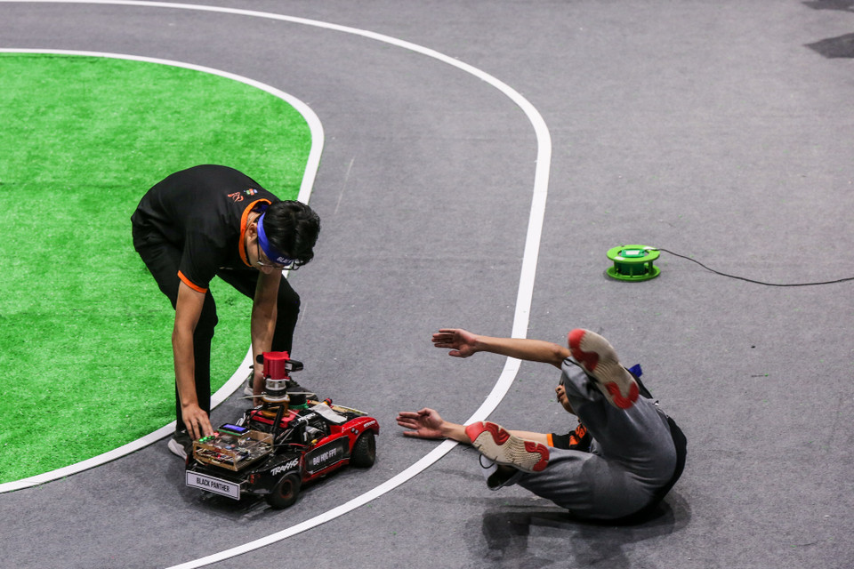 Các trận chung kết năm nay diễn ra vô cùng kịch tính khi nhiều xe của các đội chơi liên tục gặp lỗi khiến ban giám khảo phải rất khó khăn quyết định đội thắng cuộc. (Ảnh: Minh Sơn/Vietnam)