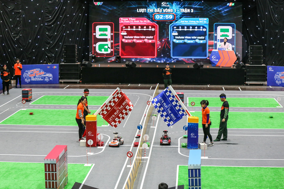 Trong vòng Chung kết, các đội sẽ xây dựng hệ thống xe tự lái của mình dựa trên phần cứng có sẵn của ban tổ chức. (Ảnh: Minh Sơn/Vietnam)