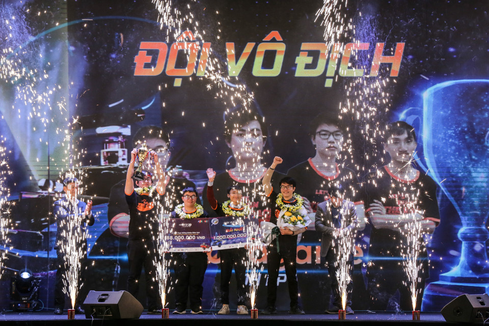 Đại học FPT đã chính thức vô địch Cuộc Đua Số 2020 sau 4 năm từ khi cuộc thi được phát động. (Ảnh: Minh Sơn/Vietnam)