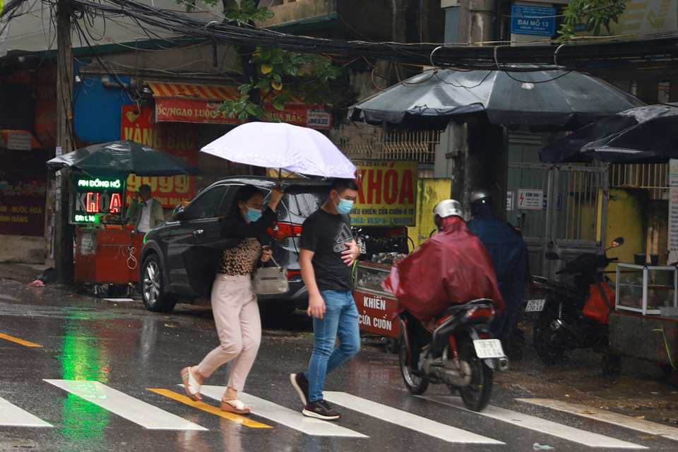 Dự báo sau đợt không khí lạnh này, tháng 10 sẽ còn khoảng 2-3 đợt không khí lạnh tràn xuống làm nền nhiệt trung bình ban ngày ở Bắc Bộ giảm xuống dưới 25 độ C. (Ảnh: PV/Vietnam+)