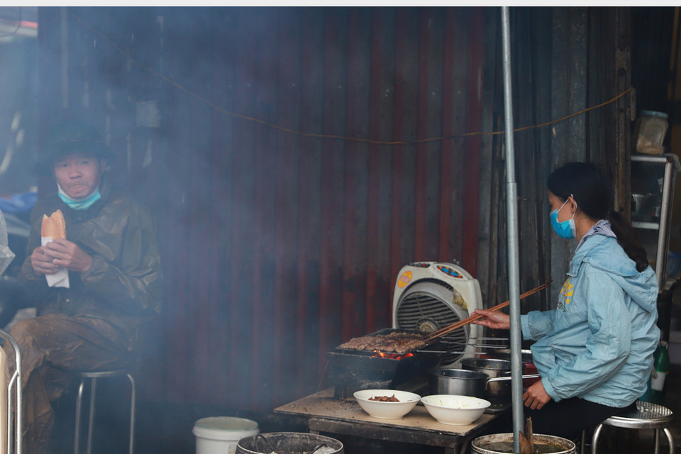 Bún chả cũng là món ăn đường phố nức lòng thực khách. (Ảnh: PV/Vietnam+)