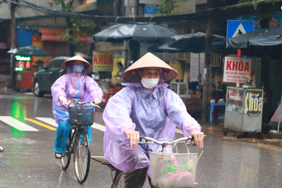 Theo dự báo, mưa sẽ kéo dài đến cả buổi chiều. (Ảnh: PV/Vietnam+)