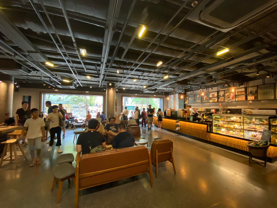 Tuy nhiên khi chuyển sang ống kính siêu rộng, ảnh lại bị mất chi tiết đồng thời chủ thể chuyển động bị mờ nhòe. (Ảnh: Minh Sơn/Vietnam+)