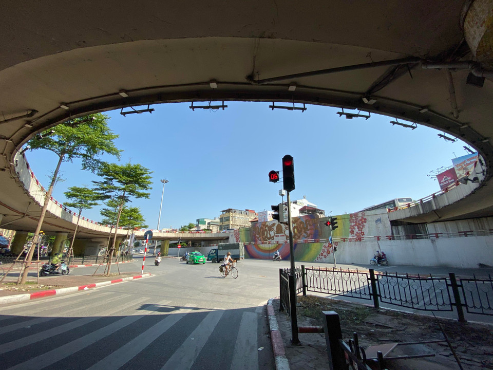 Chụp thử với chế độ HDR, máy cũng thực hiện khá tốt nhiệm vụ của mình. Các chi tiết trong tối và ngoài sáng đều thể hiện rõ. (Ảnh: Minh Sơn/Vietnam+)