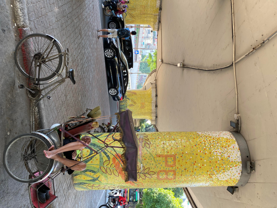 Có thể nói, đây là một chiếc điện thoại khá hợp để chụp thể loại ảnh đường phố. (Ảnh: Minh Sơn/Vietnam+)