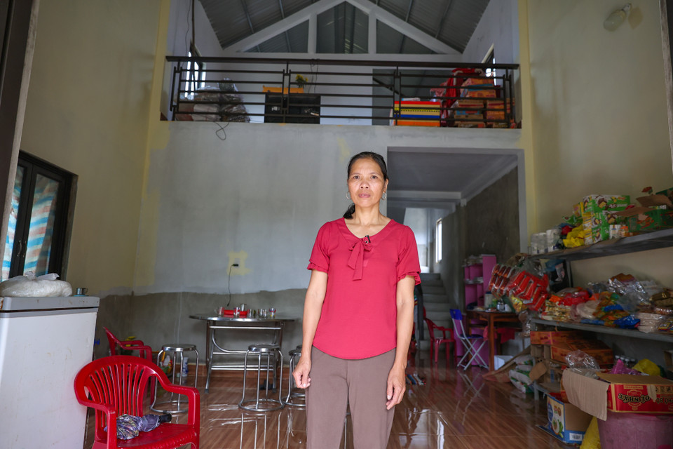 Gia đình bà Cái Thị Thảo và ông Nguyễn Thanh Thuy là một trong những hộ vừa hoàn thiện xong căn nhà chống lũ. (Ảnh: Minh Sơn/Vietnam+)