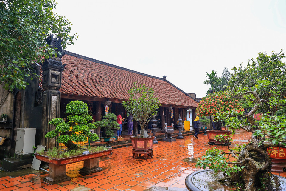 Khu đền Thánh thờ thiền sư Không Lộ nằm độc lập sau khu chùa Phật. Đây là quần thể kiến trúc gồm 4 toà: Giá Roi, Thiêu Hương, Phục Quốc và Thượng Điện. (Ảnh: Minh Sơn/Vietnam+)