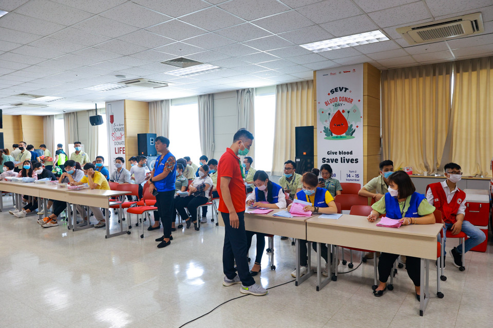 Sáng 7/9, tại Thái Nguyên, Samsung Việt Nam đã tổ chức Lễ phát động chương trình Hiến máu tình nguyện 'Chung dòng máu Việt 2022' nhằm chung tay khắc phục tình trạng khan hiếm máu trong cấp cứu và điều trị. (Ảnh: Minh Sơn/Vietnam+)