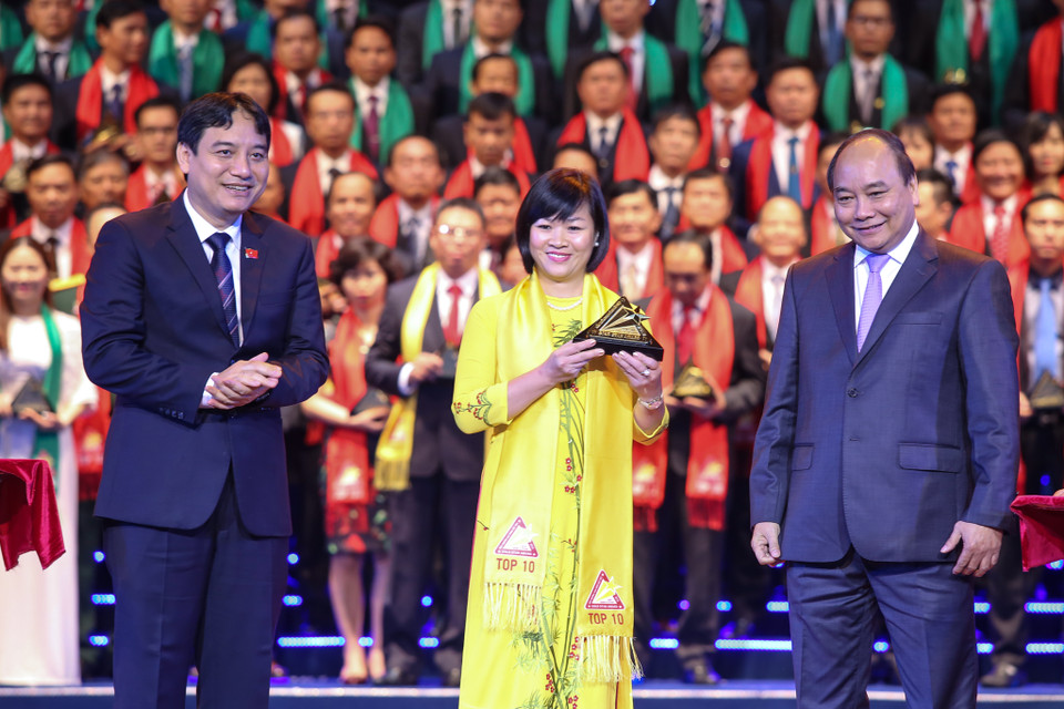 Đại diện tập đoàn VinGroup, một trong những tập đoàn lớn góp mặt trong Top 10 năm nay. (Ảnh: Minh Sơn/Vietnam+)