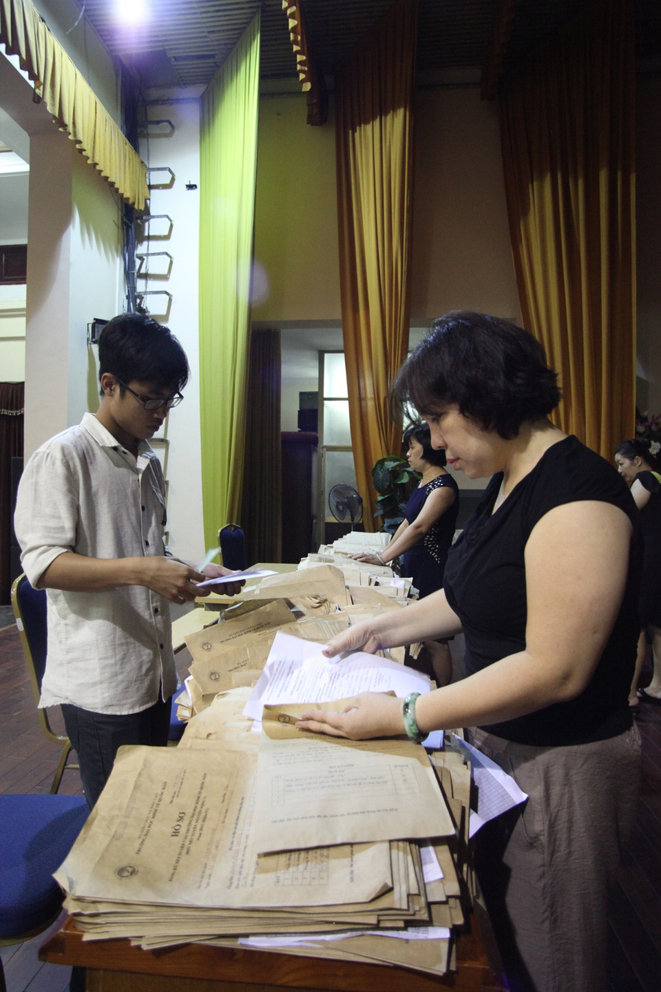 Các hồ sơ này đều đã được trường sắp xếp một cách khoa học theo từng khoa, ngành cụ thể. Vì thế, việc tìm kiếm rất nhanh. (Ảnh: PV/Vietnam+)