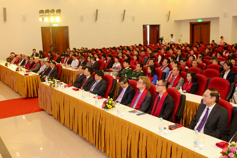 VietnamPlus là Báo Điện tử chính thức của Thông tấn xã Việt Nam, chính thức ra mắt ngày 13/11/2008 như là một trong những mũi nhọn quan trọng của Thông tấn xã Việt Nam trong chiến lược phát triển thành một tổ hợp truyền thông đa phương tiện mạnh của khu vực. (Ảnh: PV/Vietnam+)