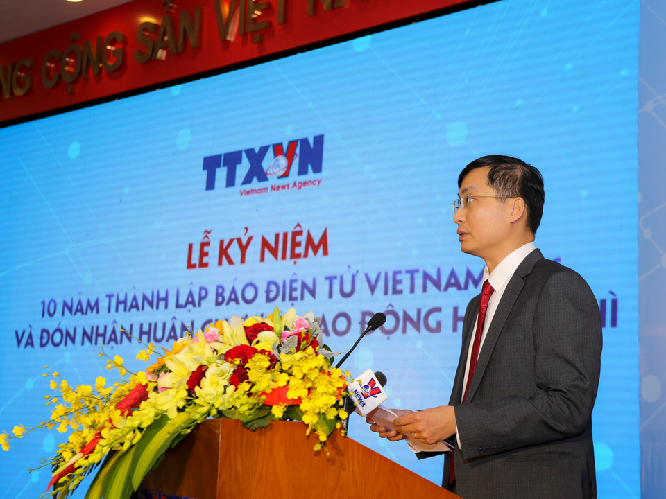 Ông Trần Tiến Duẩn, Tổng biên tập Báo Điện tử VietnamPlus đang điểm lại hành trình và những thành tựu của tòa soạn trong 10 năm vừa qua. (Ảnh: PV/Vietnam+)