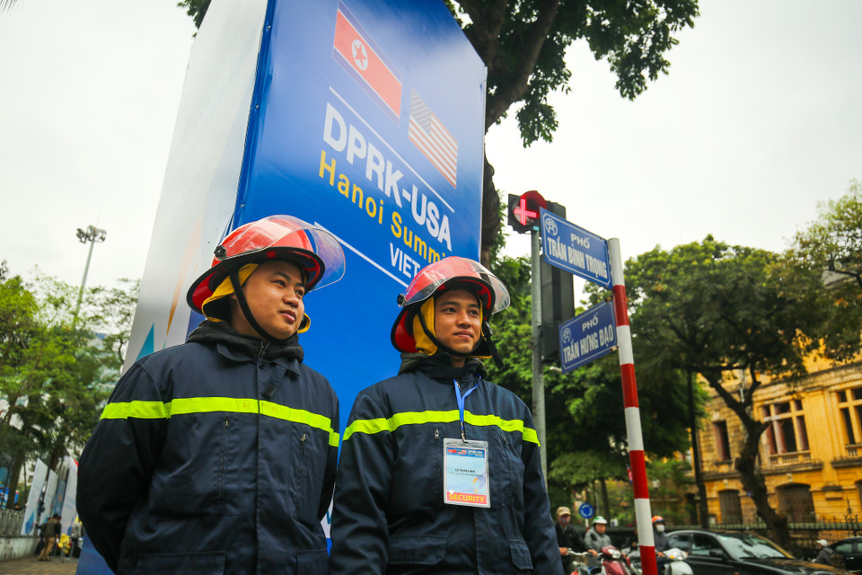 Hà Nội cũng đã huy động tất cả các lực lượng cứu hỏa, cứu thương, an ninh trực 24/24 đảm bảo an ninh các khu vực dự kiến diễn ra hội nghị. (Ảnh: Minh Sơn/Vietnam+)