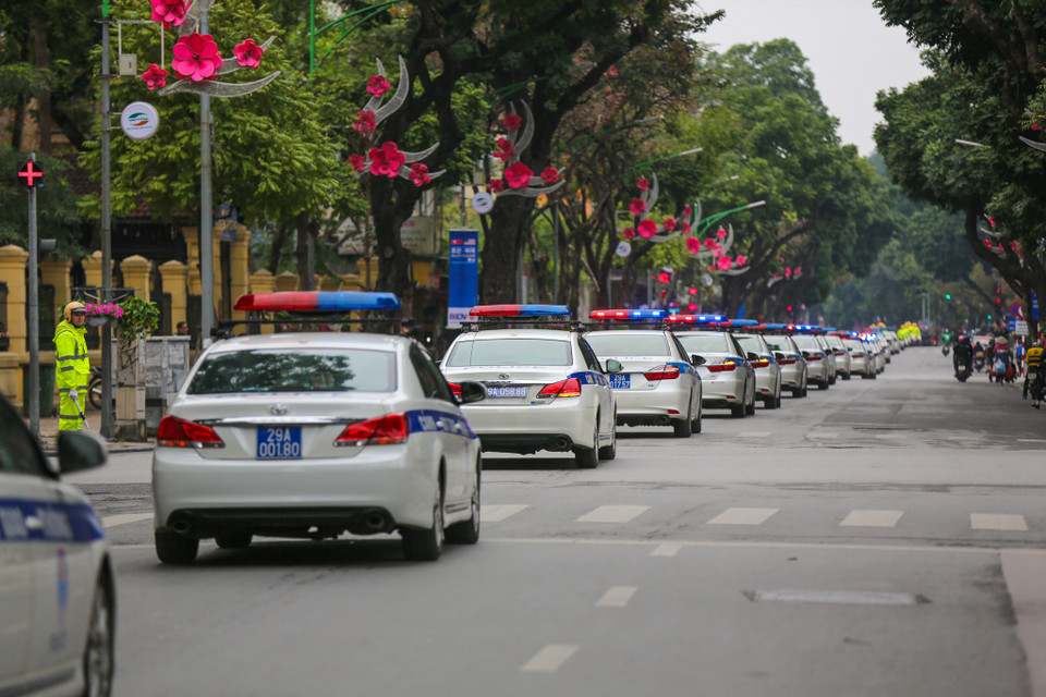 Đội cảnh sát giao thông dẫn đoàn sẽ huy động gần 30 xe đặc chủng, phối hợp các đơn vị khác bổ sung phương tiện khi cần thiết. Các loại phương tiện hiện đại được sử dụng để dẫn đoàn đưa đón nguyên thủ như Toyota Camry Hibrid, Honda NC750X. (Ảnh: Minh Sơn/Vietnam+)