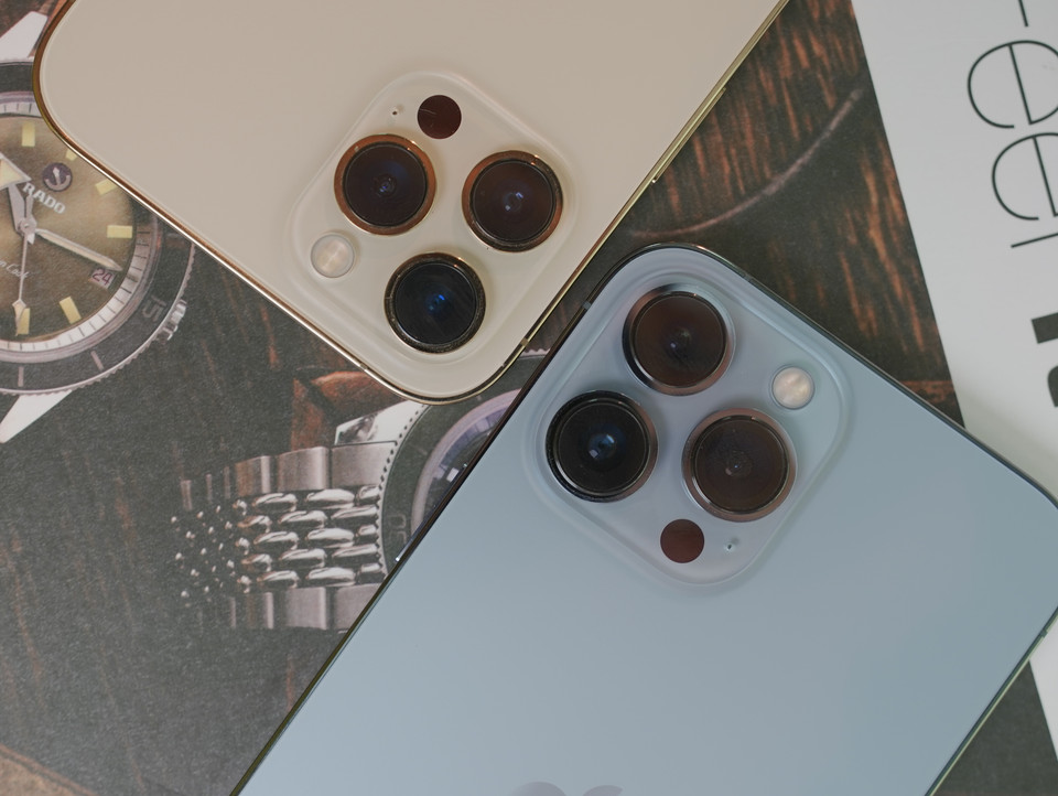 Năm nay, iPhone 13 series có màu xanh Sierra mới và hứa hẹn sẽ là màu bán chạy nhất của hãng. (Ảnh: PV/Vietnam+)