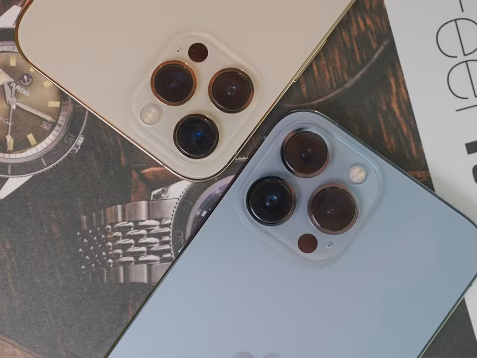 Năm nay, iPhone 13 series có màu xanh Sierra mới và hứa hẹn sẽ là màu bán chạy nhất của hãng. (Ảnh: PV/Vietnam+)