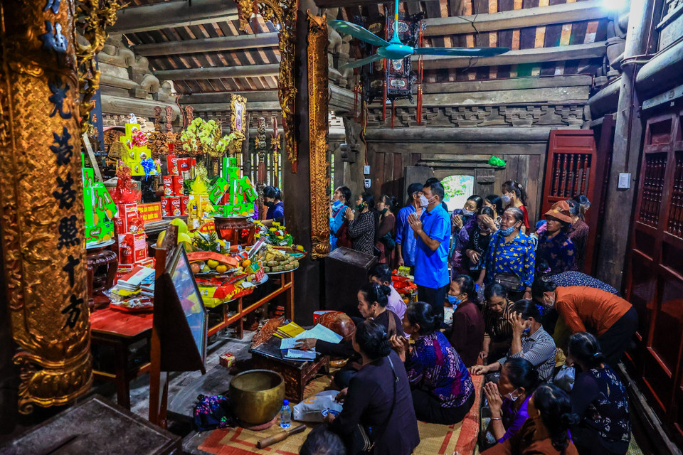 Hương án chùa Keo là bảo vật của một ngôi chùa dưới thời đại nở rộ phong cách chùa tiền Phật - hậu Thánh, mang giá trị văn hóa dân tộc đặc sắc của đồng bằng Bắc Bộ. (Ảnh: Minh Sơn/Vietnam+) 