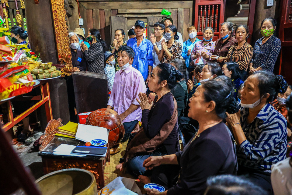 Hương án của Di tích Quốc gia đặc biệt chùa Keo được đặt trang trọng tại tòa ống muống (phụ quốc) tiếp giáp với tòa Hậu cung của khu thờ đức Thánh Dương Không Lộ (Theo truyền thuyết là một vị cao tăng Thời Lý đã có công xây dựng Nghiêm Quang Tự - tên Nôm là chùa Keo năm 1061). (Ảnh: Minh Sơn/Vietnam+)