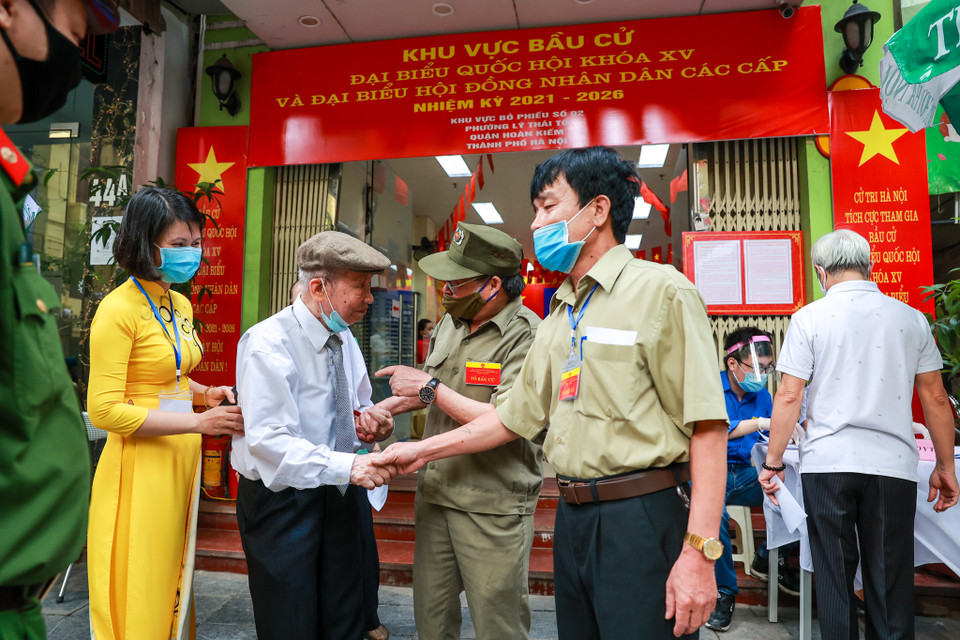 Ông rất tâm huyết và đặt niềm tin vào thế hệ trẻ, họ sẽ là những người chủ tương lai của đất nước, sẽ có trách nhiệm bầu ra những người có đức có tài, đưa đất nước tiến lên. (Ảnh: Minh Sơn/Vietnam+)