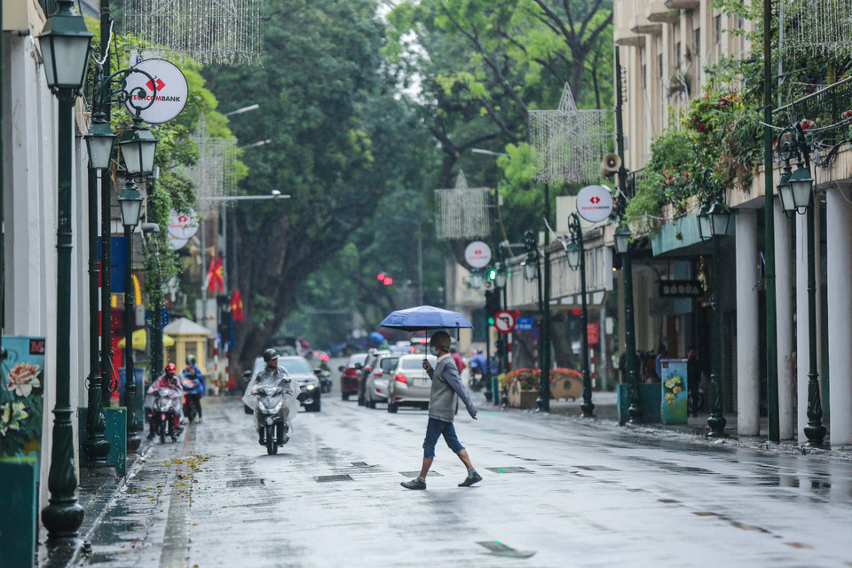 Trong những ngày tới, một thủ đô Hà Nội cũng sẽ dần 'sống lại' sau hơn một tháng cách ly xã hội vì dịch COVID-19. (Ảnh: Minh Sơn/Vietnam+)