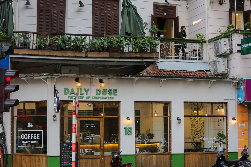 Chủ tịch Hà Nội cũng nhấn mạnh việc các quán trà đá, trà chanh vỉa hè vẫn tiếp tục bị cấm hoạt động. (Ảnh: Minh Sơn/Vietnam+)