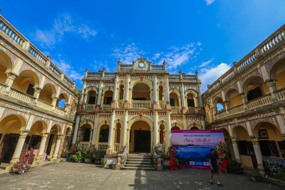Khu Dinh thự được xây dựng bởi Hoàng Yến Tchao, một người dân tộc Tày và chính là bố đẻ của Hoàng A Tưởng. (Ảnh: Minh Sơn/Vietnam+)