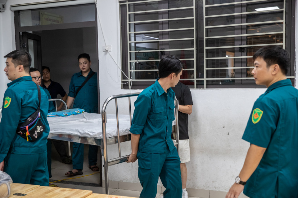 Trong đó, 20 hộ sẽ tạm cư tại Trường Tiểu học Tân Mai, còn lại các hộ sẽ di dời đến nhà họ hàng, người thân,... (Ảnh: Minh Sơn/Vietnam+)