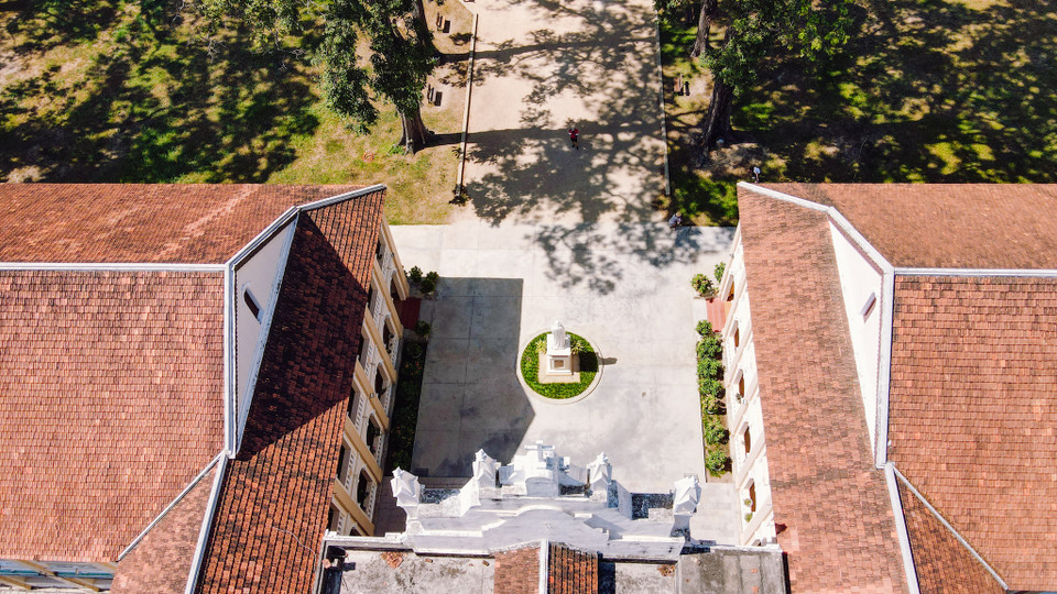 Tại đây không chỉ có Tiểu chủng viện mà còn có cả một quần thể giáo phủ của giáo phận Đông Đàng Trong, đặc biệt có một nhà in do Đức Cha Eugène Charbonnier Trí thành lập – đây là nơi góp công rất lớn cho việc phôi thai và truyền bá chữ quốc ngữ thuở ban đầu. (Ảnh: Minh Sơn/Vietnam+)