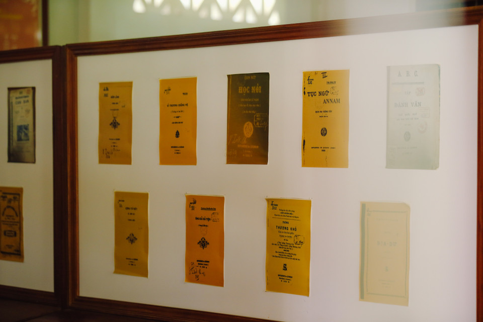 Các mẫu bản in đầu tiên của chữ quốc ngữ cũng được gìn giữ trọn vẹn bên trong Nhà thờ. (Ảnh: Minh Sơn/Vietnam+)