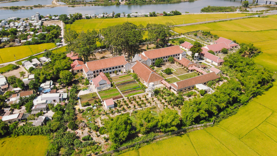 Tiểu chủng viện Làng Sông cách Quy Nhơn khoảng 20km về hướng Đông Bắc rất tiện lợi cho du khách muốn tham quan khi du lịch ở Bình Định. (Ảnh: Minh Sơn/Vietnam+)