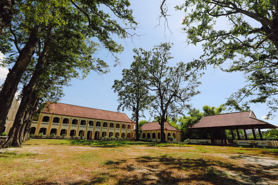 Nhà in Làng Sông được xây dựng khoảng năm 1872 và bị phá hỏng năm 1885. Năm 1904, nhà in Làng Sông được Đức cha Damien Grangeon Mẫn cho tái thiết, giao cho cha Paul Maheu làm giám đốc. Cha Paul Maheu học nghề in tại Hong Kong, thông thạo về kỹ thuật in ấn. (Ảnh: Minh Sơn/Vietnam+)