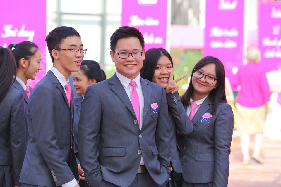 'Tôi mong các em sinh viên, học sinh tiếp tục phát huy truyền thống hiếu học của dân tộc, nuôi dưỡng hoài bão cống hiến, phụng sự Tổ quốc, phục vụ nhân dân và khát vọng xây dựng cuộc sống ngày càng tốt đẹp hơn cho bản thân, gia đình và xã hội; nỗ lực phấn đấu đạt nhiều kết quả trong học tập, rèn luyện và nghiên cứu khoa học' - Chủ tịch nước Trần Đại Quang đã viết trong thư chúc mừng nhân dịp khai giảng năm học 2017 -2018. (Ảnh: Minh Sơn/Vietnam+)