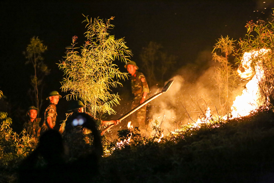 Đây là đám cháy lớn chưa từng có ở Sóc Sơn. (Ảnh: PV/Vietnam+)
