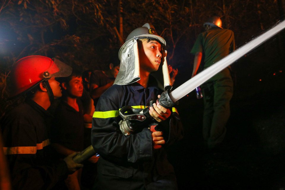 Đến sáng 6/6, các lực lượng chức năng của Hà Nội đã cơ bản kiểm soát được cháy rừng tại huyện Sóc Sơn, khu vực bị ảnh hưởng nặng nhất thuộc xã Nam Sơn. (Ảnh: PV/Vietnam+)