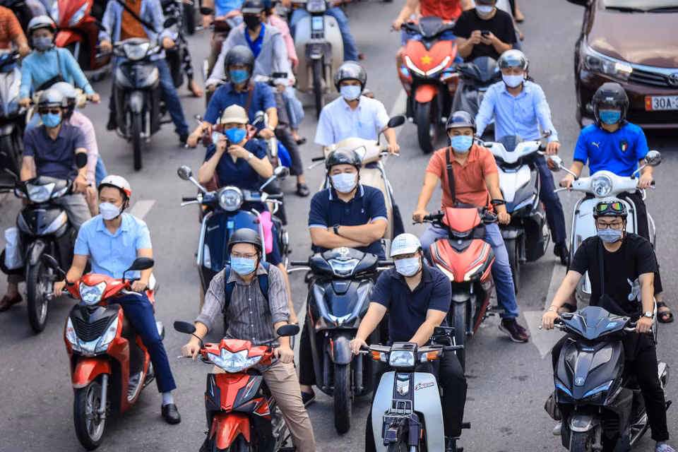 Ghi nhận trong sáng 17/9, đường phố đông đúc, nhộn nhịp hơn so với mọi ngày. (Ảnh: Minh Sơn/Vietnam+)