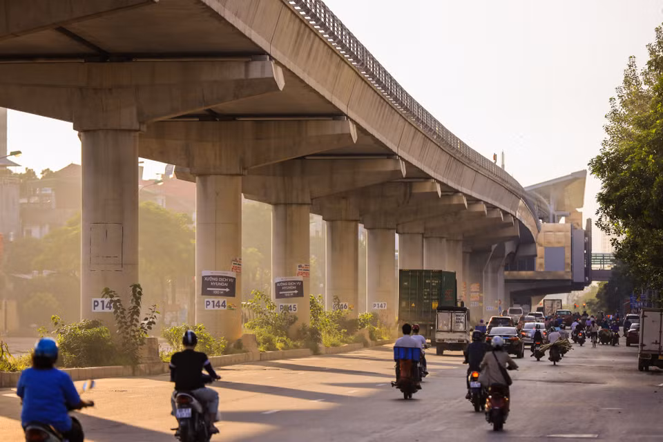 Chốt kiểm soát dịch khu vực đường Cầu Diễn cũng đã được dỡ bỏ tạo điều kiện di chuyển cho người dân đi vào nội thành. (Ảnh: Minh Sơn/Vietnam+)