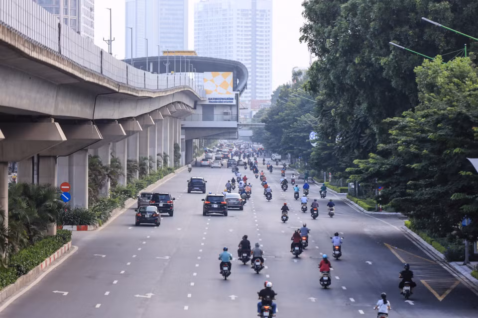 Hà Nội cũng cho phép mở lại một số hoạt động kinh doanh, trong đó có việc hàng quán ăn được bán mang về tại những địa bàn không phát sinh ca mắc COVID-19 ở cộng đồng kể từ ngày 6/9. (Ảnh: Minh Sơn/Vietnam+)