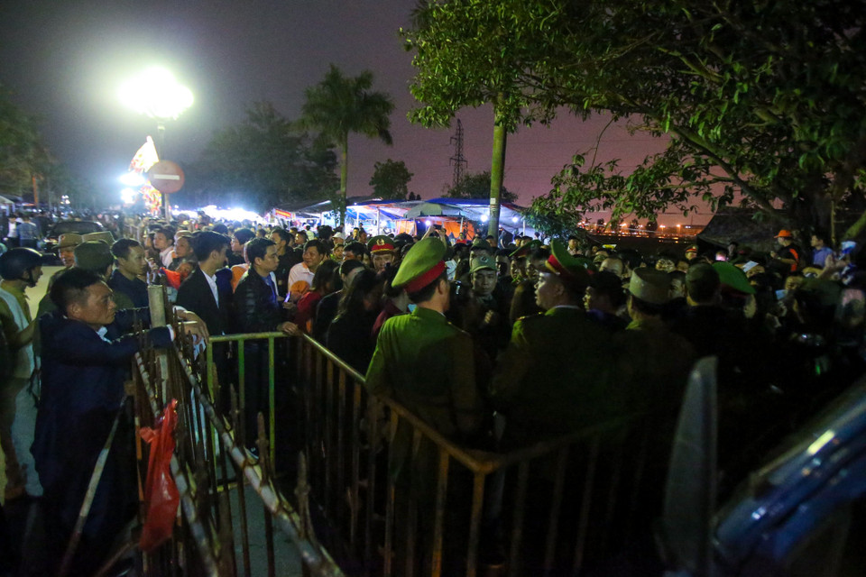 Hơn 2.000 nhân viên an ninh đã được huy động để bảo vệ lễ khai ấn đền Trần Nam Định. (Ảnh: PV/Vietnam+)