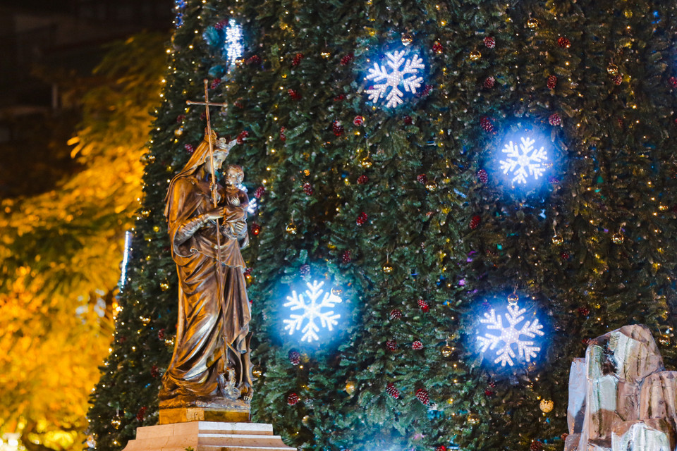 Nhà thờ lớn được coi là một trong những địa điểm nhất định phải ghé qua mỗi dịp Giáng sinh. (Ảnh: Minh Sơn/Vietnam+)